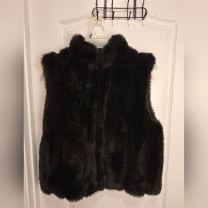 Women's Black Faux Fur Vest - Sleeveless Plush Layer / Medium